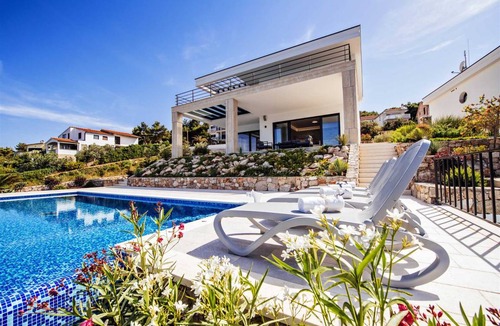 Iz Villa | 400 m² Villa ∙ 4 bedrooms ∙ 8 guests
