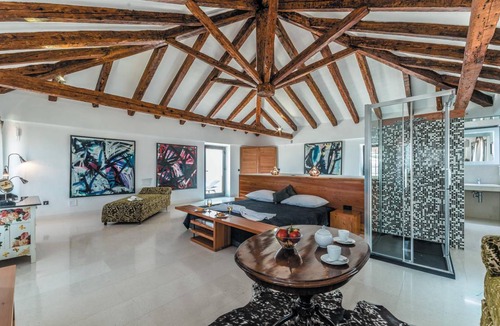 Tkon House | 421 m² House ∙ 9 bedrooms ∙ 18 guests