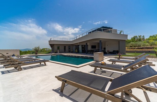 Zmijavci Villa | 426 m² Villa ∙ 5 bedrooms ∙ 12 guests
