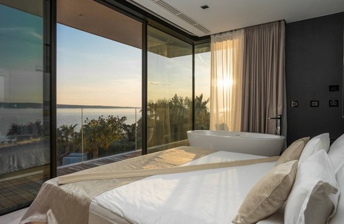 Starigrad Villa | 480 m² Villa ∙ 8 bedrooms ∙ 20 guests