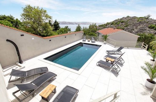 Ribarica House | 5 bedroom accommodation in Cesarica