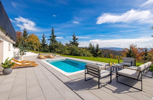 Cabar House | 5 bedroom accommodation in Kozji Vrh