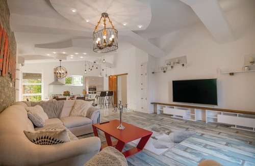 Grubine House | 5 bedroom accommodation in Grubine
