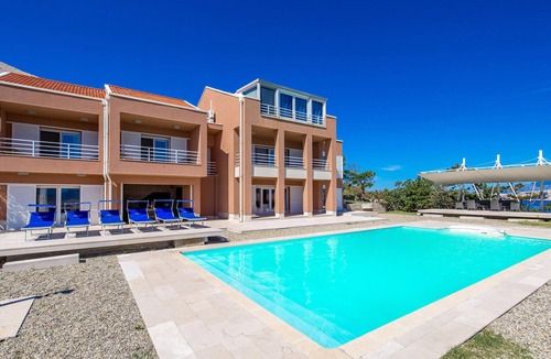 Bosana House | 5 bedroom awesome home in Pag