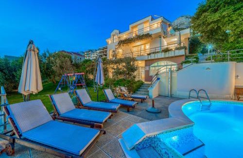 Moca Villa | 5 bedroom family villa in Makarska, heated pool and jacuzzi
