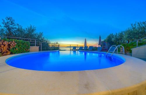 Moca Villa | 5 bedroom family villa in Makarska, heated pool and jacuzzi