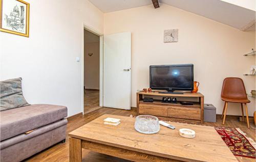 Raslina Apartment | 5 Bedroom Lovely Apartment In Raslina