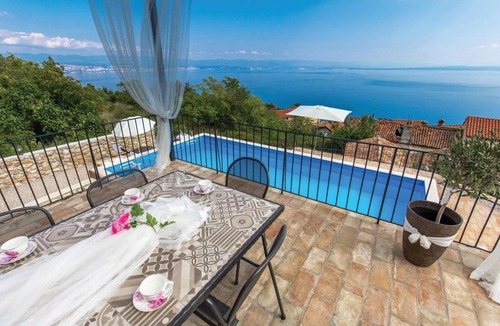 Obrs House | 500 m² House ∙ 5 bedrooms ∙ 12 guests