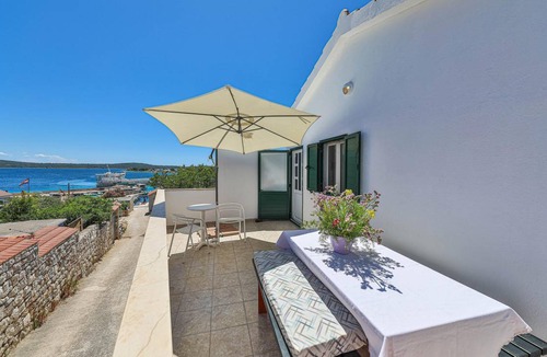 Drvenik Mali Apartment | 54 m² Apartment ∙ 2 bedrooms ∙ 4 guests