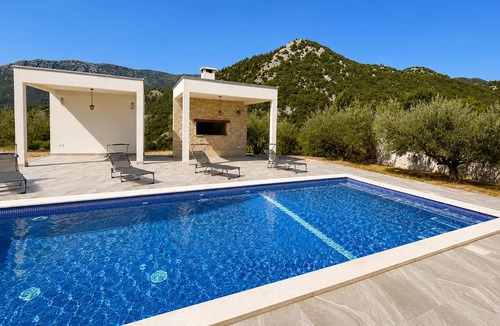 Dusina Apartment | 6 bedroom pet friendly apartment in Vrgorac