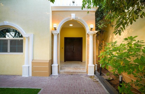Jumeirah Park Villa | 6-Bedroom Villa in Dubai Marina Jumeirah Park with a Private Pool, Just 3 km from the Beach!