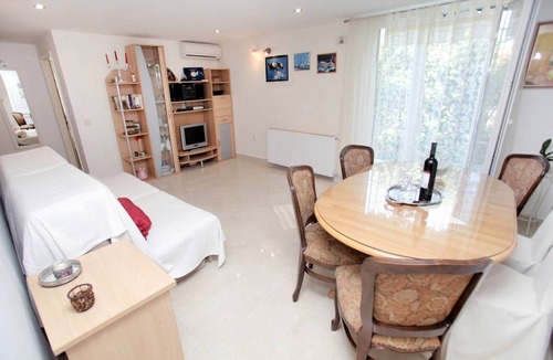 Trogir Apartment | 60 m² Apartment ∙ 2 bedrooms ∙ 4 guests