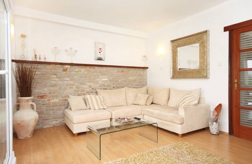 Stari Grad Apartment | 65 m² Apartment ∙ 2 bedrooms ∙ 5 guests