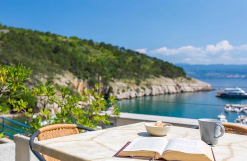 Vrbnik Apartment | 66 m² Apartment ∙ 2 bedrooms ∙ 4 guests