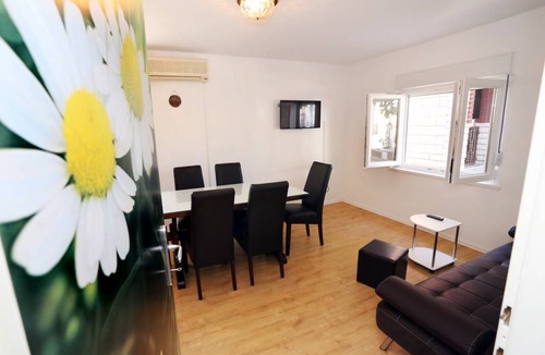 Trogir Apartment | 68 m² Apartment ∙ 2 bedrooms ∙ 5 guests