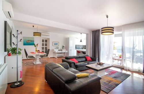 Ploce Apartment | 73 Stairs Apartment
