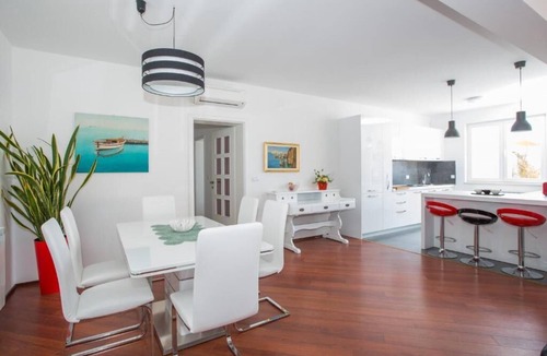 Ploce Apartment | 73 Stairs Apartment