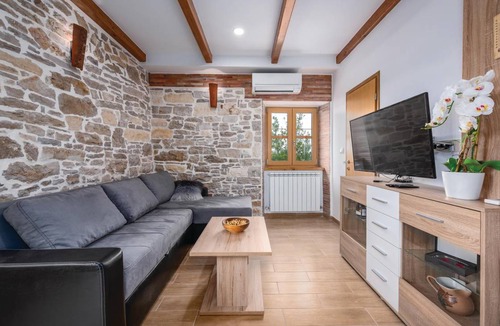 Zminj House | 75 m² House ∙ 2 bedrooms ∙ 6 guests
