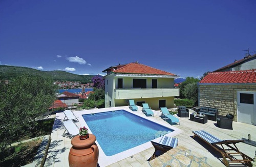 Trogir Apartment | 76 m² Apartment ∙ 3 bedrooms ∙ 5 guests