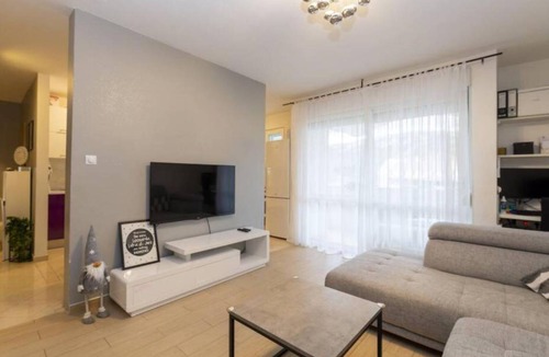 Obrovac Apartment | 78 m² Apartment ∙ 2 bedrooms ∙ 4 guests
