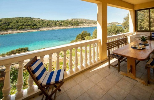 Zirje Other | 80 m² Accommodation ∙ 4 bedrooms ∙ 8 guests