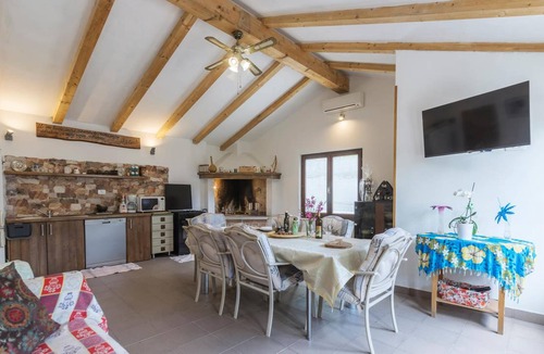 Kostrcani House | 81 m² House ∙ 2 bedrooms ∙ 6 guests