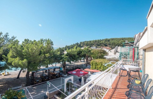 Drvenik Apartment | 85 m² Apartment ∙ 2 bedrooms ∙ 6 guests