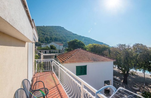 Drvenik Apartment | 85 m² Apartment ∙ 2 bedrooms ∙ 6 guests