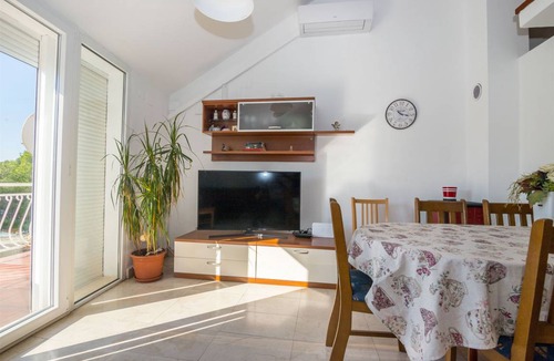 Drvenik Apartment | 85 m² Apartment ∙ 2 bedrooms ∙ 6 guests