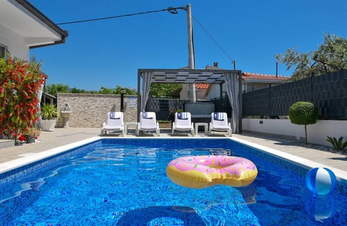 Kastel Novi House | 85 m² House ∙ 2 bedrooms ∙ 4 guests