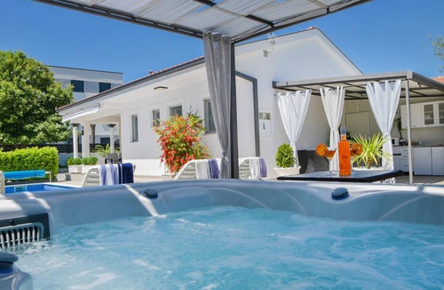 Kastel Novi House | 85 m² House ∙ 2 bedrooms ∙ 4 guests