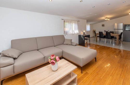 Rezanci Apartment | 90 m² Apartment ∙ 3 bedrooms ∙ 5 guests