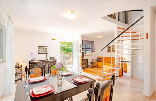 Hodilje House | 91 m² House ∙ 3 bedrooms ∙ 6 guests