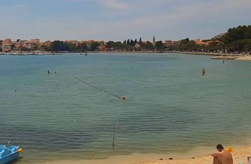 Stobrec Apartment | A 2 apt near beach w patio, parking and grill