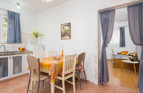 Vinisce Apartment | A 2 - Modern apartment with garden, 80m from beach