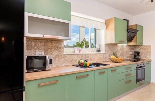 Orbanici Villa | A bright and serene holiday home with private pool and children's playground