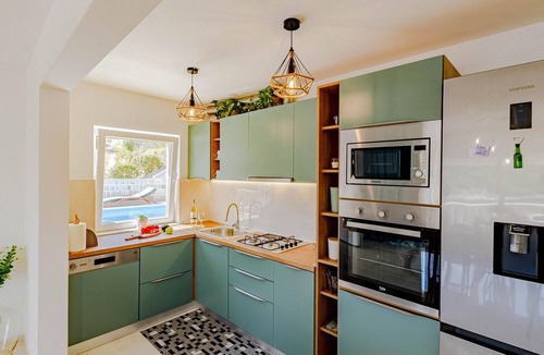 Korcula House | A characteristically charming house directly on the sea with barbecue and balconies to relax.