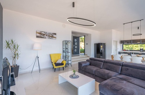 Ripenda Kosi Villa | A magical view of the sea, a magical villa