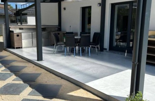 Siska District Apartment | A spaceous and modern place for families and groups.