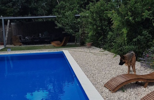 Mostar Apartment | A very nice and cozy vacation rental for 10 people, with a private pool and garden.