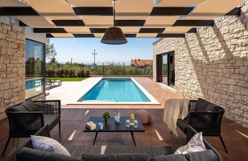 Visnjan House | Absolute dream villa with pool, sauna, jacuzzi, 6 bikes, table tennis, outdoor kitchen, barbecue fireplace