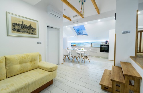 Metlika House | ACTIVE-FAMILY-HOLIDAYS, POOL, near KOLPA RIVER, Whole House, up to 12 person