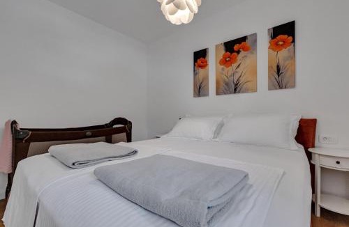 Dugis Apartment | Adele