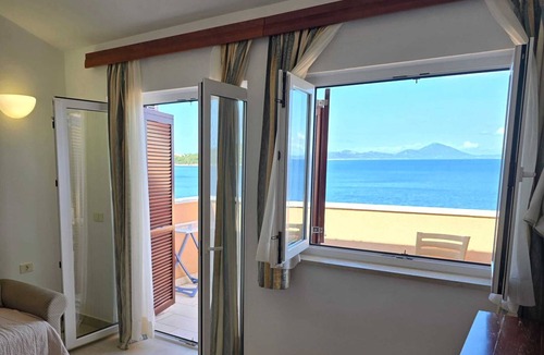 Veli Losinj Apartment | Adria Vista Lošinj Apartment with Pool and Ocean View