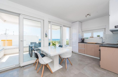 Novalja Apartment | Adris, modern & spacious apartment for 6