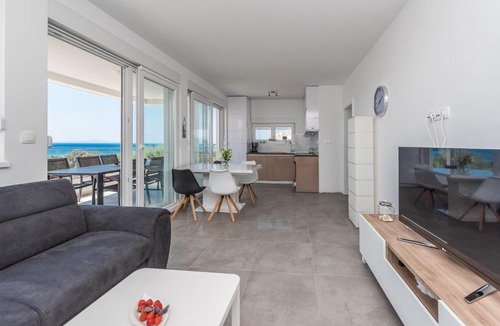 Novalja Apartment | Adris, modern & spacious apartment for 6