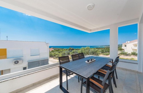 Novalja Apartment | Adris, modern & spacious apartment for 6