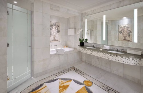 Jadaf Hotel | Adventure Escape | Versace Dubai w/Pools & Wellness | Near Safari & Parks