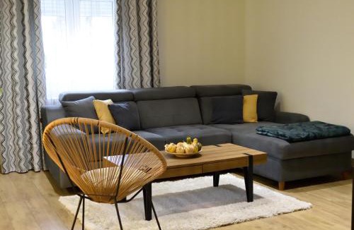 Surcin Apartment | AeroVista - 5-10 min to Belgrade Airport - Free Parking - 2 Bedrooms - Late Check-in