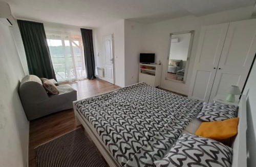 Velika Pisanica Bed & Breakfast | Agroturizam Na Malenom brijegu TRATINČICA